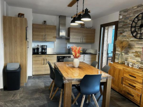 Super appartement moderne 2 chambres avec balcon, parking et Wi-Fi - 6 pers. - FR-1-676-195